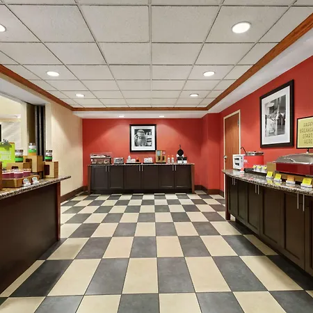 Hampton Inn & Suites Lawton-3